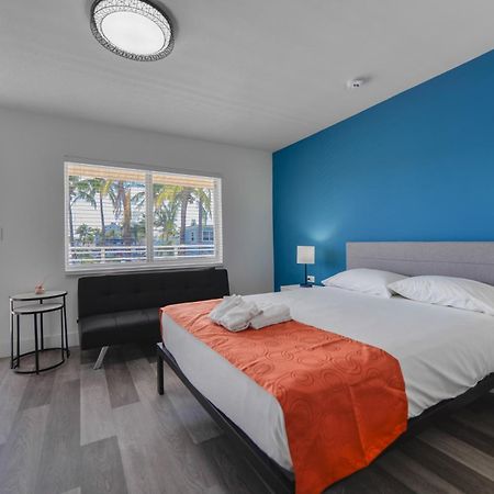 Amazing Balcony Studio At The Beach With Parking -M44 Голливуд Экстерьер фото